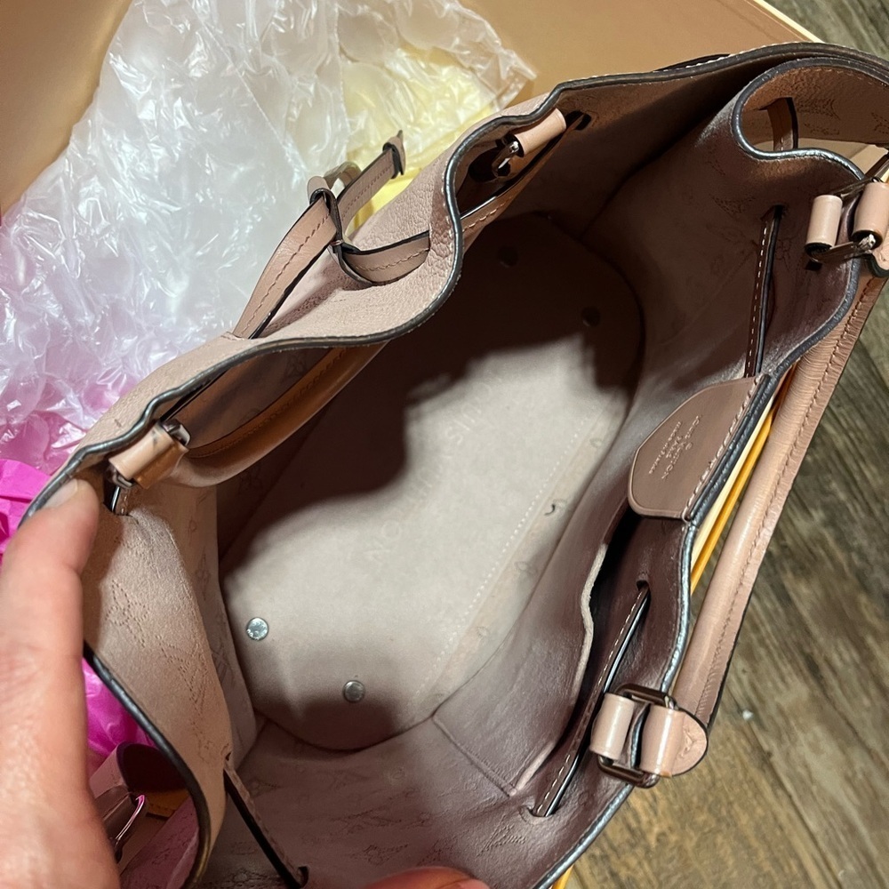 Louis Vuitton Girolta Mahina Monogram Bucket Bag with COA, box, dust bag - Picture 6 of 10